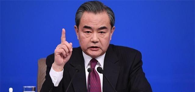 李在明拒绝出席中国阅兵，王毅挂断电话，送了韩国一句话