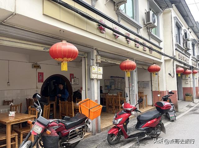 成都龙泉山下，被严重低估的古场镇，美食诱人，公交车直达！
