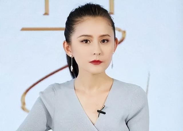 张艺谋也没想到，39岁“未婚生子”的热依扎，已走上另一条上坡路