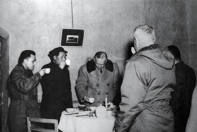 蒋介石在日记里坦言：重庆谈判放走毛主席，全是因为这两点！