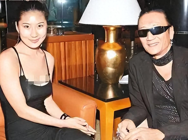 被谢贤养了12年，用青春换来2000万的Coco，已经走上了另一条道路