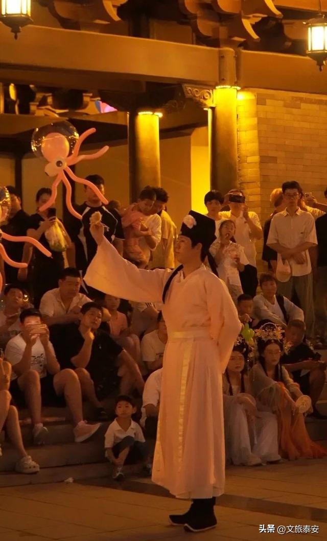 飞檐染月色，恰是不夜天！华灯织就下的大宋不夜城太美啦！