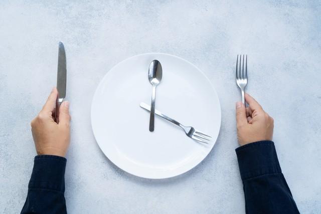跟乙肝患者一起吃饭会被传染吗？专家说：是常见误区