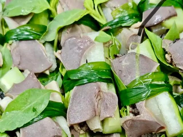 去了一趟广西河池旅游，吃到了8个特色美食，尤其第五个，最爱！