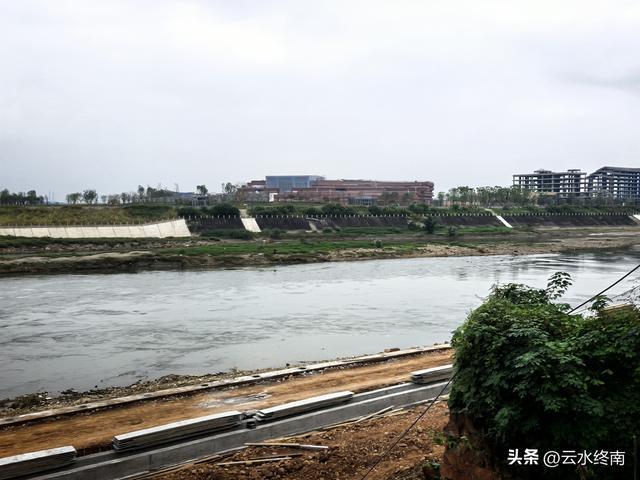 千里岷江第一镇，怎么这么冷寂？沉银宝藏、崖墓摇钱树，都白瞎了