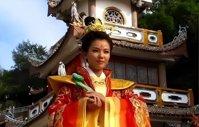王珂没想到，帮自己还清亿万债务的刘涛，早已走上了“康庄大道”