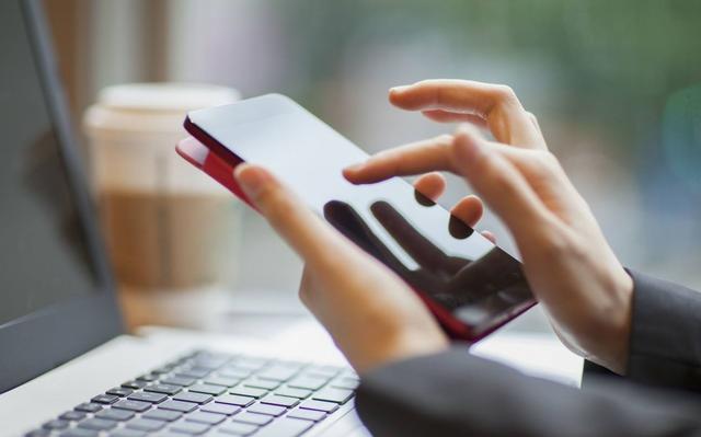 每天少刷14分钟！社交平台降温，AI是祸根还是有其他原因？