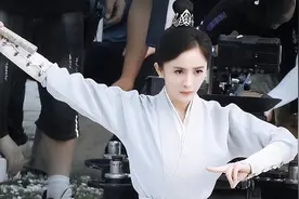 杨幂的成名之路，童星出道，现如今已经是大红大紫了图片