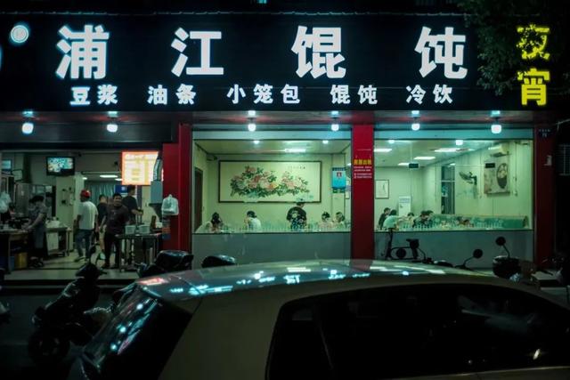去了一个超绝松弛感小城，比起当卷王，这里的人更爱“活在当下”