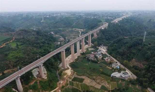 总投资3000亿，专家高呼养不起，中国为什么一定要建川藏铁路？