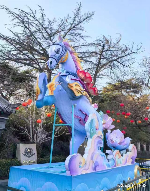 新华社原军事记者陶俊峰泉城美拍——筹备中的迎春花灯