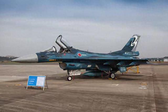 12架日机实弹起飞，直扑辽宁号？美媒直接报丧：被解放军全面碾压