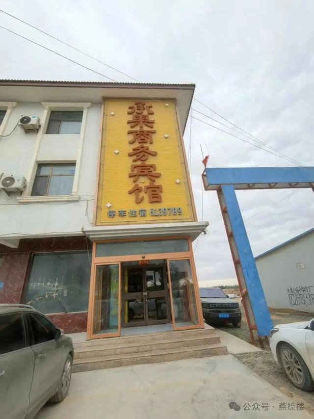 泪目！残疾拾荒者跪地资助女孩，结局却令人心碎