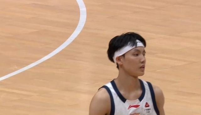 CBA最新排名：北京3连胜冲上第1 广东领衔5队全胜 上海爆冷输球