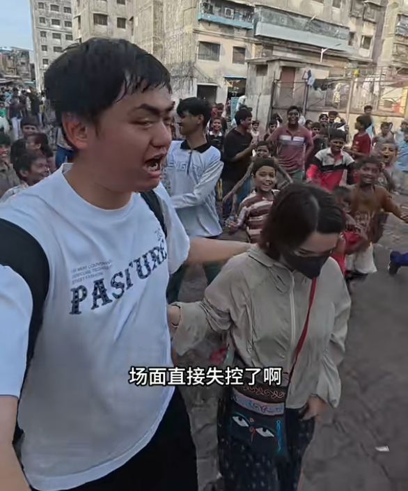 中国夫妻探秘印度贫民窟：丈夫被石头砸满头包，妻子一直被打臀部