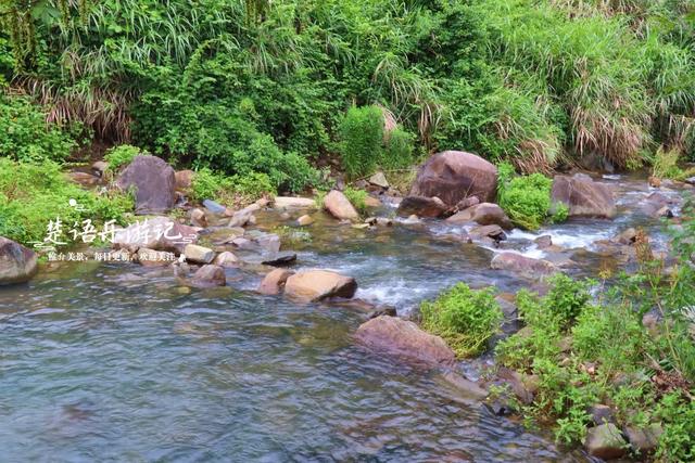 宁波余姚的孙郎埠村，藏于山岙犹如桃源秘境，但清潭浅瀑美不胜收