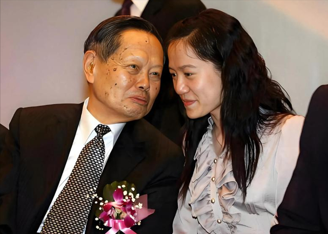 杨振宁去世不到2月，令人担忧的事还是发生	，翁帆近况被曝惹争议