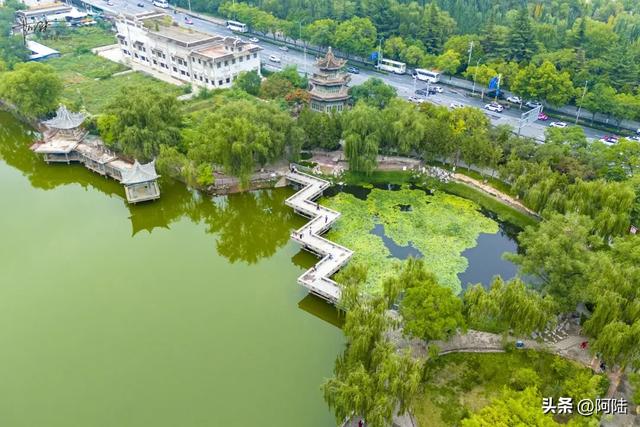 兰州西湖的景似江南，跟杭州却毫无关系，原为明代肃王府“西园”