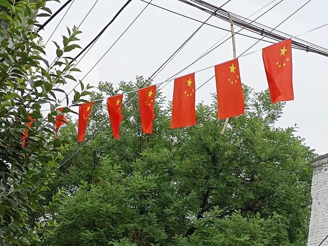 从代码到红旗：数字时代，我们如何与那抹红重新连接？