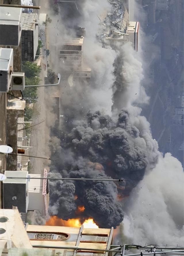 突发！沙特不宣而战猛烈轰炸，多款战机连续发射炸弹打破中东平静