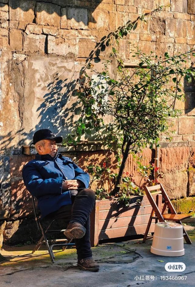 新津人的“小美满”，开启全民晒太阳模式