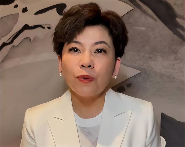 败光20亿、国籍问题、向洋人下跪，邓亚萍身上的标签到底是真是假