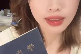 医学生毕业三年后摆摊发视频吐槽，被学校打电话要求下架？校方回应：不实，支持学生创业图片