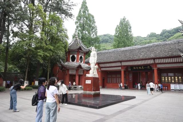 只此翠屏丨从抗战纪念到青春课堂：红色基因在翠屏代代相传