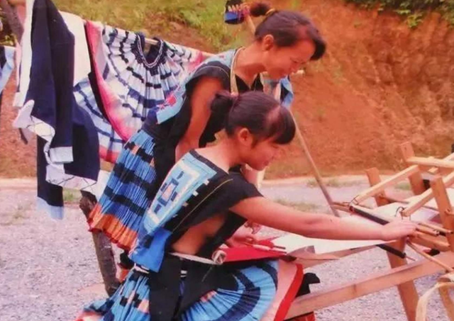 广西与贵州交界处的“菇类村”，女性衣着开放，以母系社会为主