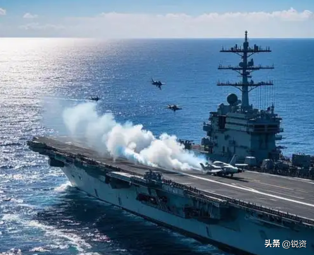 中美航母博弈升级！中国正式进入三航母时代，美国航母出现异动