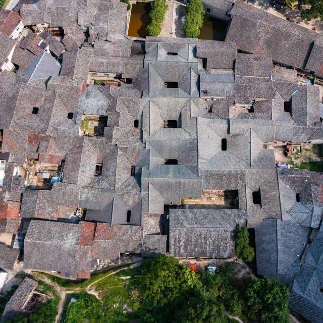 湖南一座600年历史的“超级豪宅”，1700多间明清古建无缝相连