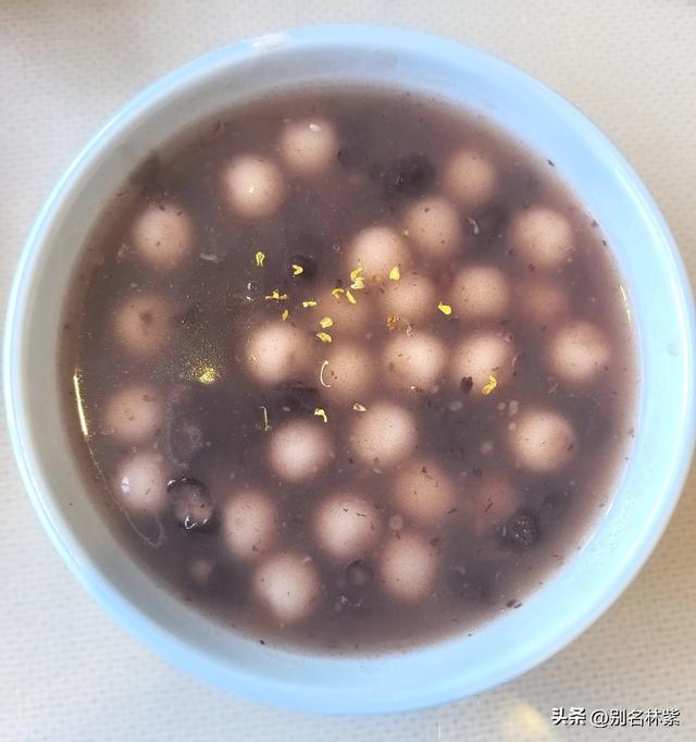 离开扬州在东站发生一件有惊无险的事，到镇江住青旅，游览西津渡