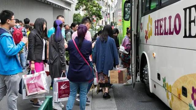 中方换上新打法，连断日本3条财路，高市报复来了，自卫队将出兵