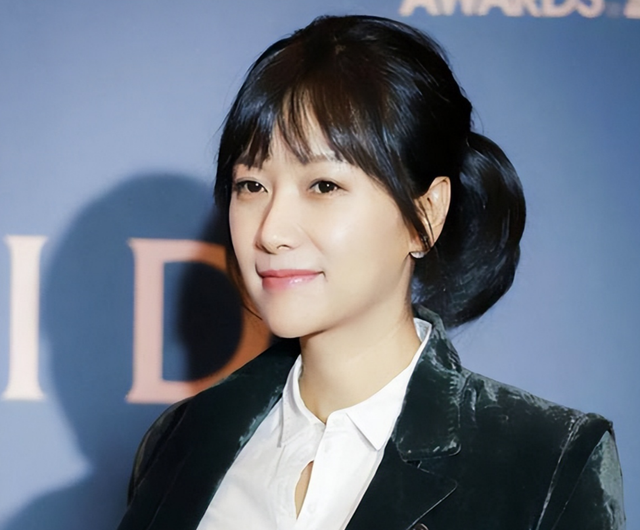 私生活"混乱"？定居国外的"风流才女"徐静蕾，为自己的行为买了单