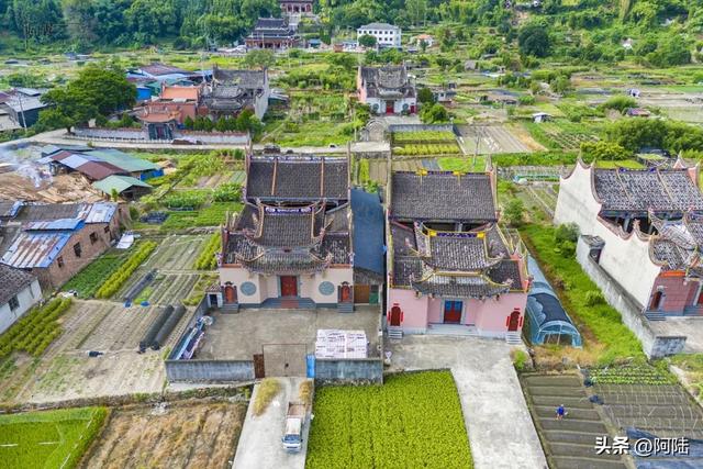 这样的特色民居只有在福建宁德才能遇见，跟千年古镇仅隔着条国道
