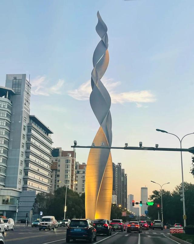 我是无锡人，去了趟天津，忍不住想说海河的夜景很迷人