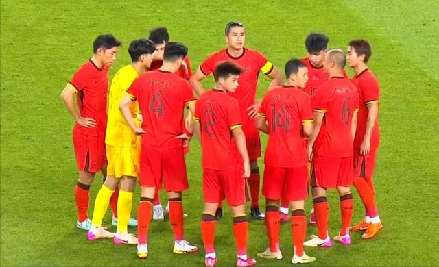 惊现 1661 人！国足踢日本冷到结冰，球迷：不是不支持是真难
