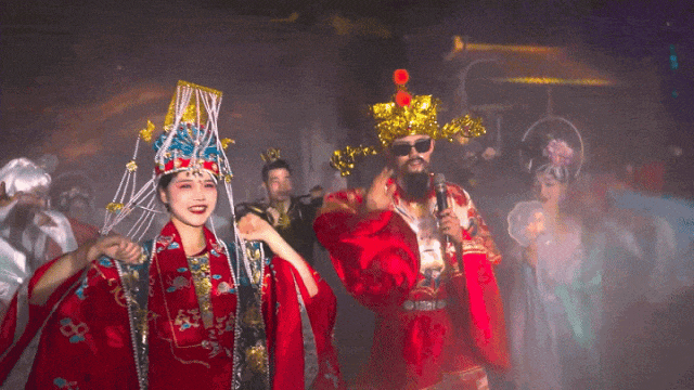 国庆神仙玩法来啦！仙缘盛会、烟花瀑布、火人狂欢，假期欢乐天花板，就在明月山→