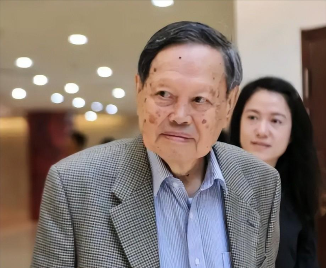 杨振宁长子杨光诺：感谢继母翁帆，这些年她是全家最温暖的依靠