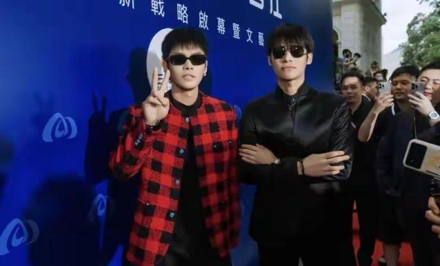 全网最“赚钱”的4位网红，个个赚的盆满钵满，身家过亿收入惊人