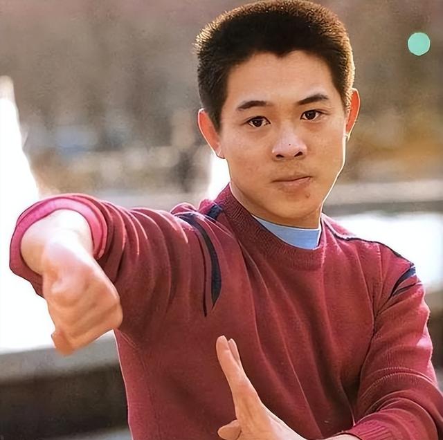 他是释永信的师弟，他自诩武僧总教头，但实际上他是当地的黑老大
