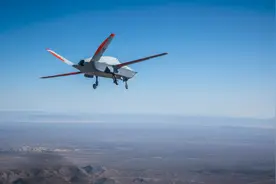 美军XQ-67A首飞成功，传统空战会被彻底颠覆，MQ-9要被淘汰？图片