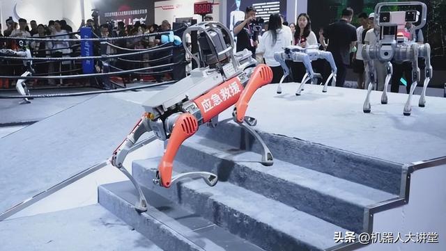 宇树科技最全产品线家族同台亮相引爆2025 WRC