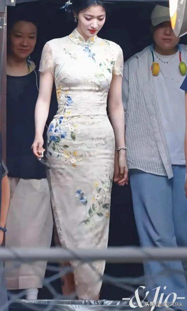 旗袍最美也只能穿成这样了吧？怎么还这么多人说故意拍丑的！