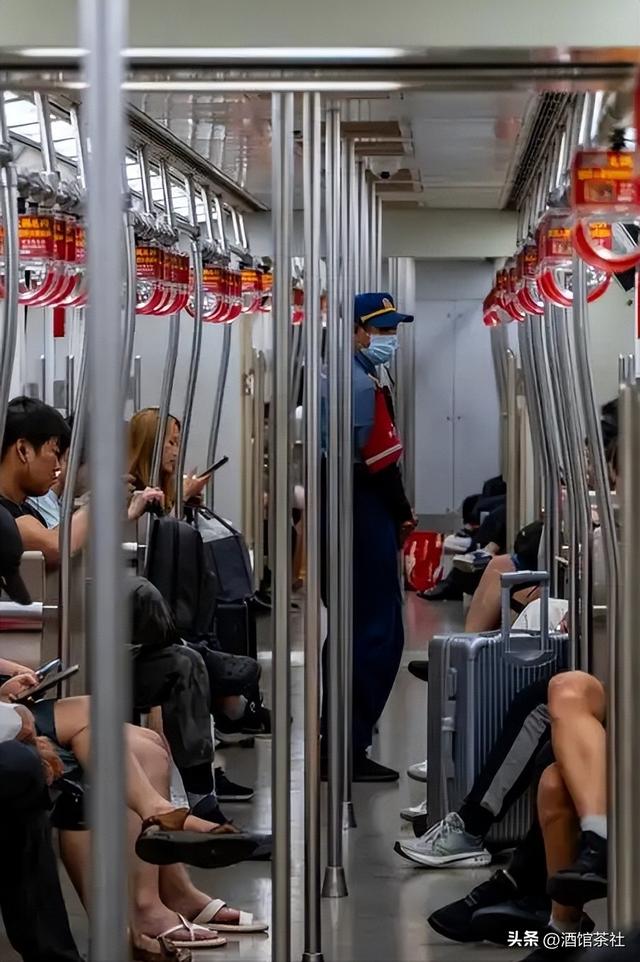 吃猫粮、假装养娃？这届年轻人省钱狠起来连自己都骗！