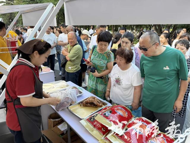 周末两个晚上,长春新民大街人山人海!数十万市民游客在这里→