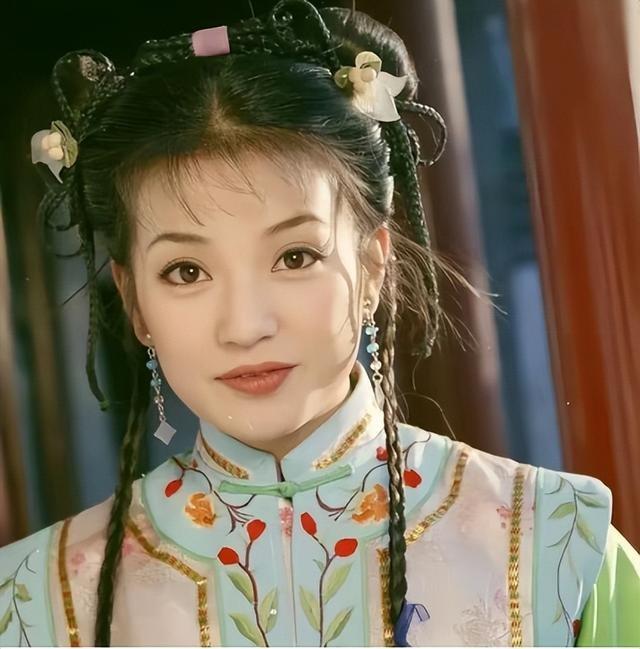 拔出萝卜带出泥！49岁赵薇近况被曝，原来“封杀”只是冰山一角
