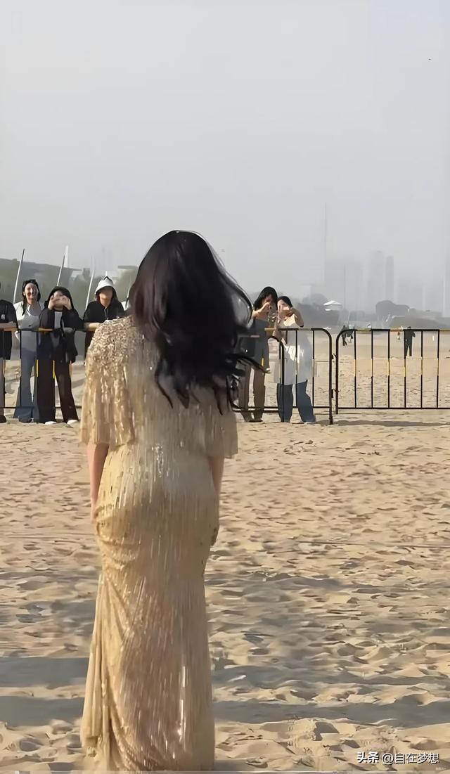 张柏芝现身河北偶遇，全程无美颜滤镜，路人手机真实拍照