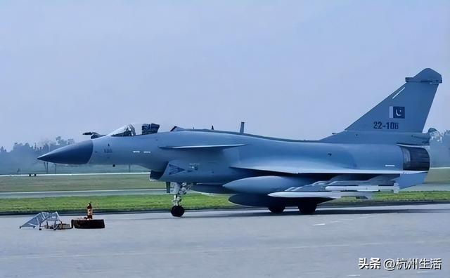枭龙畅销60架只是开端！美媒：中国三款战斗机发力用户遍布全球！