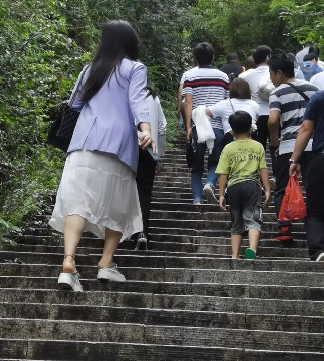 年轻人不看5A景区，宁愿坐5小时车去大青山，避人流还解压